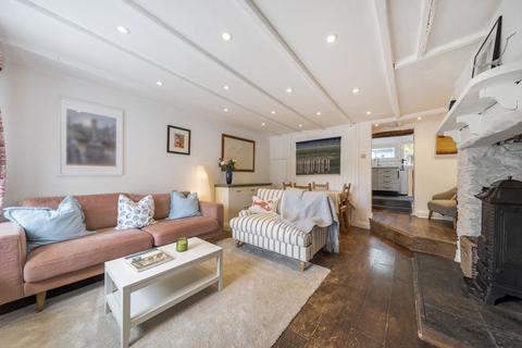 2 bed property, in Dartmouth Road, £260,000