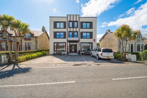 6 bed property, in Marine Place, £293,000
