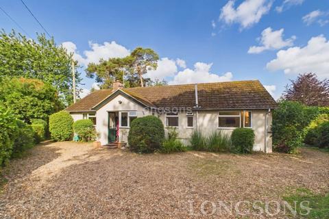 3 bed property, in The Green, £260,000