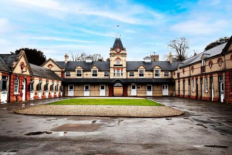 8 bed property, in Chapel Street, £1,550,000