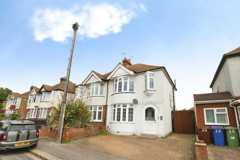 3 bed property, in Springfield Road, £325,000