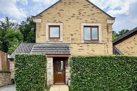 4 bed property, in Greenlea Court, £325,000
