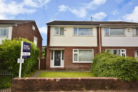 3 bed property, in Blackshaw Lane, £225,000