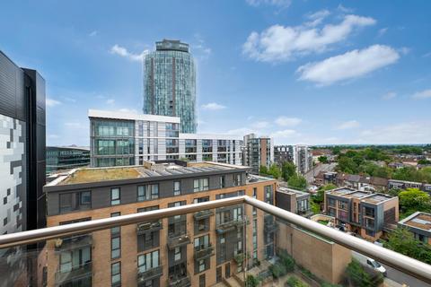 2 bed property, in Baltic Avenue, £425,000