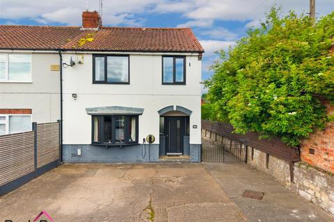 3 bed property, in Low Street, £280,000