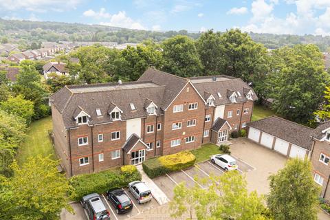 2 bed property, in Twyhurst Court, £190,000