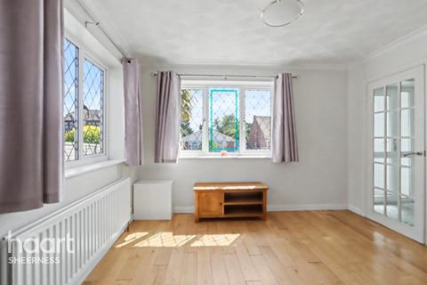 2 bed property, in Drake Avenue, £325,000