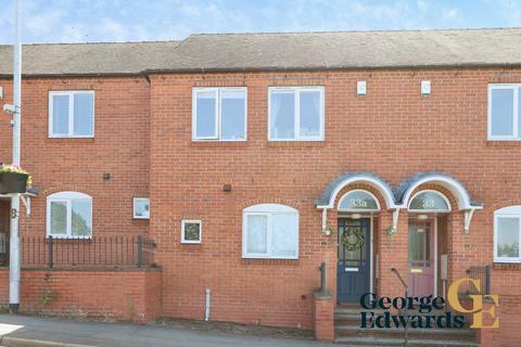 3 bed property, in High Street, £200,000