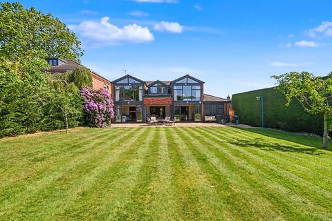 5 bed property, in 69 Kings Road, £1,700,000