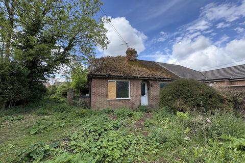 2 bed property, in Rose End, £90,000