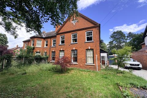 2 bed property, in The Park, £195,000