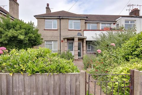 2 bed property, in Centrecourt Road, £210,000