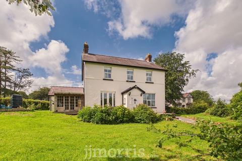 4 bed property, in Begelly, £495,000
