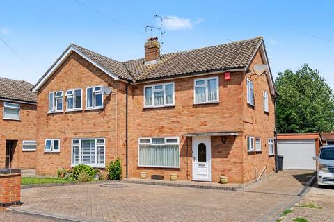 3 bed property, in Alder Drive, £425,000