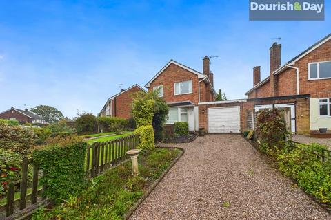 3 bed property, in Poplar Close, £260,000