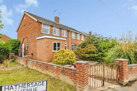 3 bed property, in Hathersage Avenue, £220,000