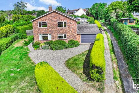 5 bed property, in South View Road, £895,000