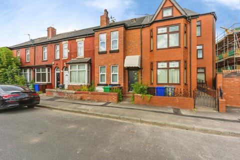 5 bed property, in Aylcliffe Grove, £360,000