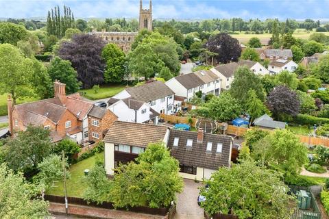 5 bed property, in Snitterfield Street, £725,000