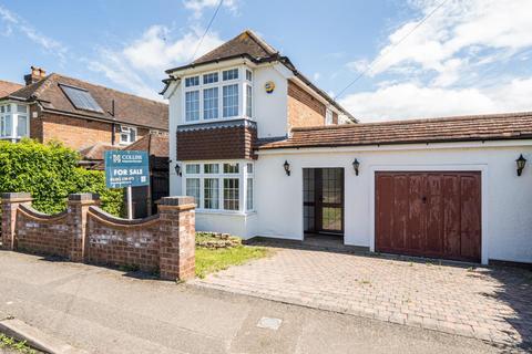 3 bed property, in Bryanstone Avenue, £599,995