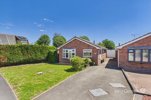 2 bed property, in Park Road, £300,000