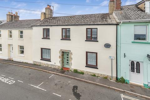 3 bed property, in Fore Street, £325,000