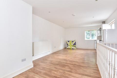 2 bed property, in Westow Hill, £400,000