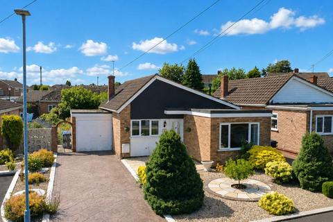 2 bed property, in Eastwood Avenue, £280,000