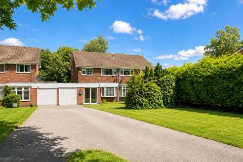 3 bed property, in Highfield Road, £325,000