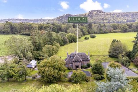 5 bed property, in Wiston, £1,350,000