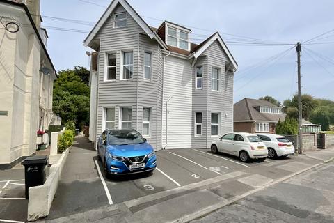 1 bed property, in Glen Road, £170,000