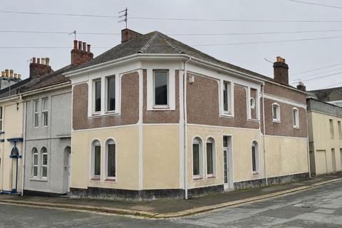 3 bed property, in Laira Street, £130,000