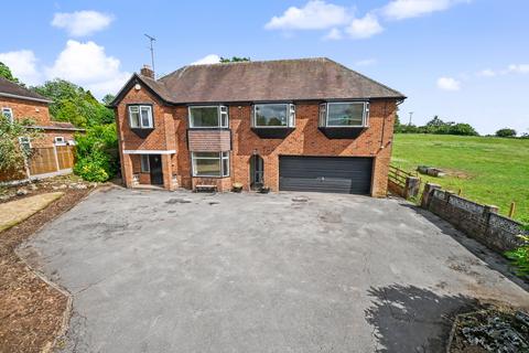4 bed property, in Seisdon Hollaway, £695,000