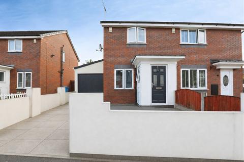 2 bed property, in Barncroft Road, £225,000