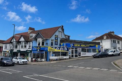 Studio, in Paignton TQ3, £250,000