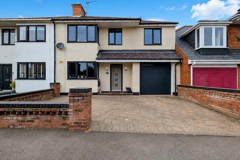 5 bed property, in Woodbury Road North, £390,000