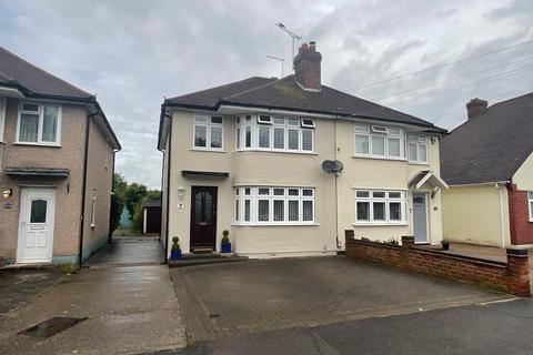 3 bed property, in Elm Park, £475,000