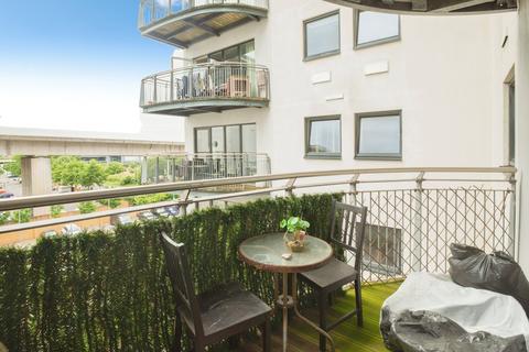 1 bed property, in Alexandria, £90,000