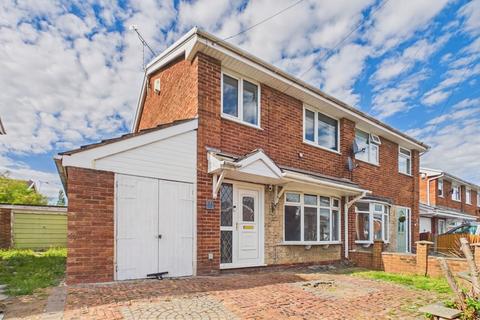 3 bed property, in Willow Way, £220,000