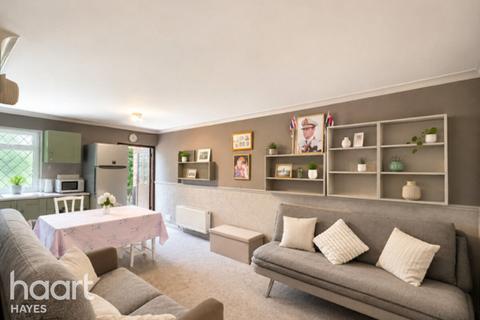 2 bed property, in Fredora Avenue, £440,000