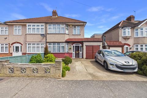 3 bed property, in Welling, £525,000