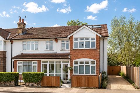 4 bed property, in Shell Road, £700,000