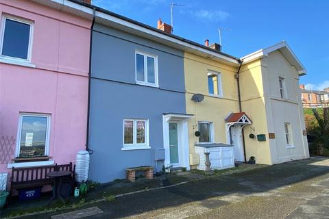2 bed property, in Railway Terrace, £170,000