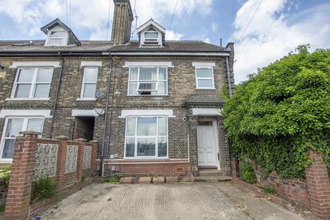 4 bed property, in Lower Clarence Road, £375,000