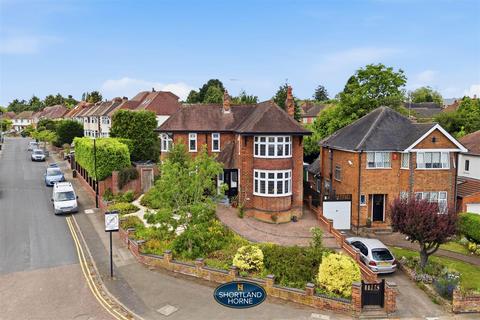 4 bed property, in Stoney Road, £695,000