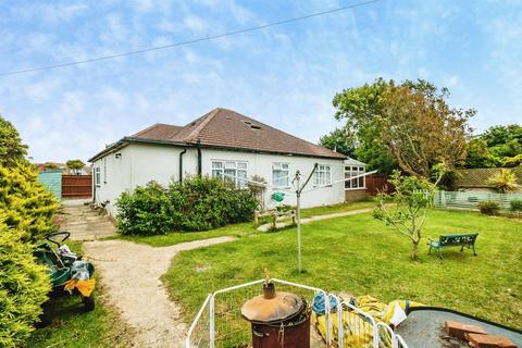3 bed property, in The Close, £650,000