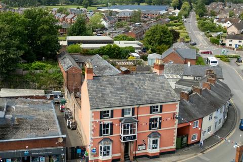 9 bed property, in Cross Street, £599,995