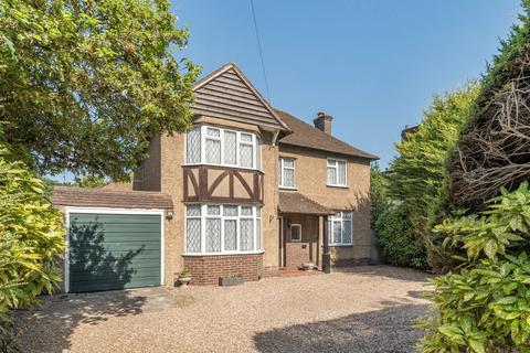 4 bed property, in Byfleet Road, £800,000