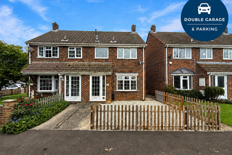 3 bed property, in Berryfield Close, £260,000