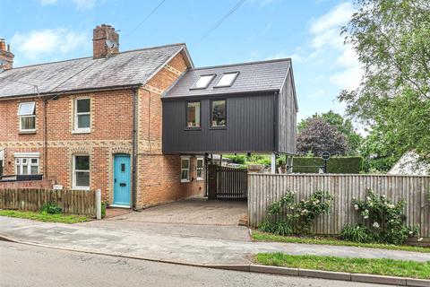 3 bed property, in Middlehill Road, £395,000